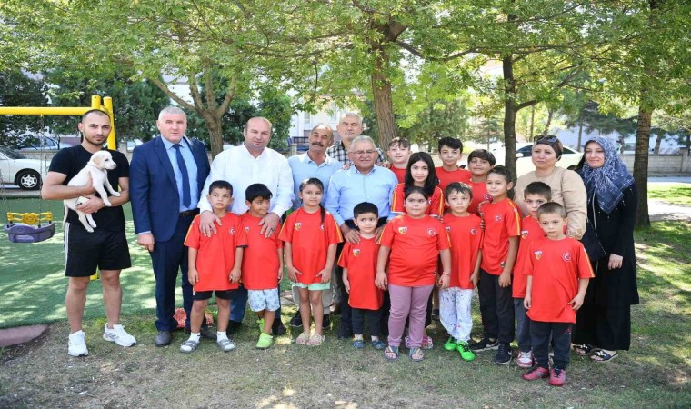 Başkan Büyükkılıç; Eskişehir Bağlarında 3 mahalle muhtarı ve vatandaşlarla bir araya geldi