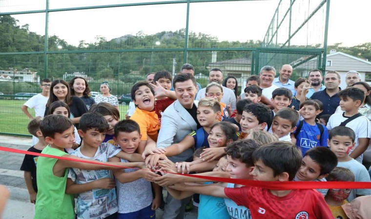 Başkan Ünlü, Beldibine yapılan parkı çocuklarla beraber açtı