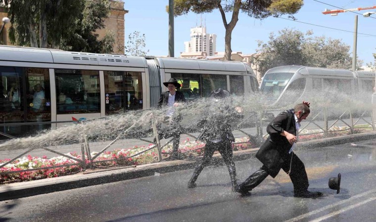 Batı Kudüste Haredilerin zorunlu askerlik protestosuna sert müdahale