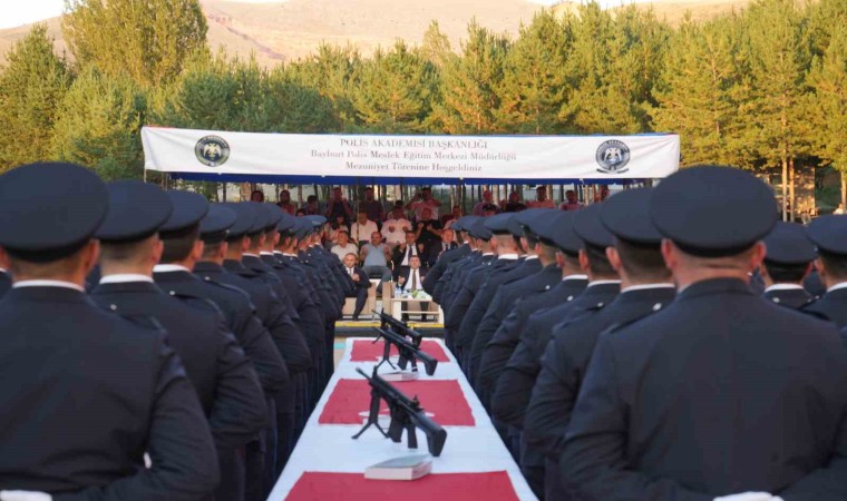 Bayburtta 171 polis adayı mezun oldu