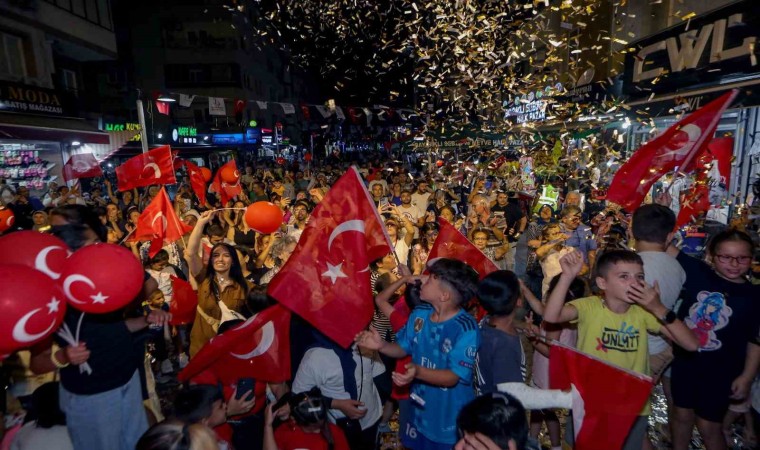 Bayraklıda Zafer Bayramı coşkusu