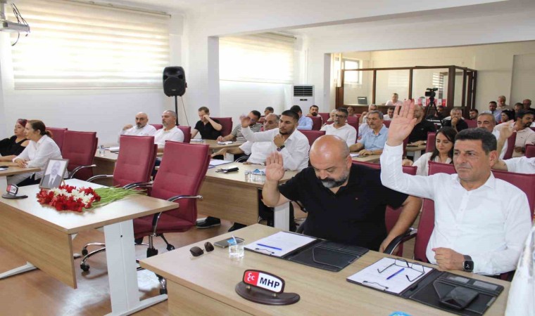 Belediye meclisinden Bolyurta karanfilli veda