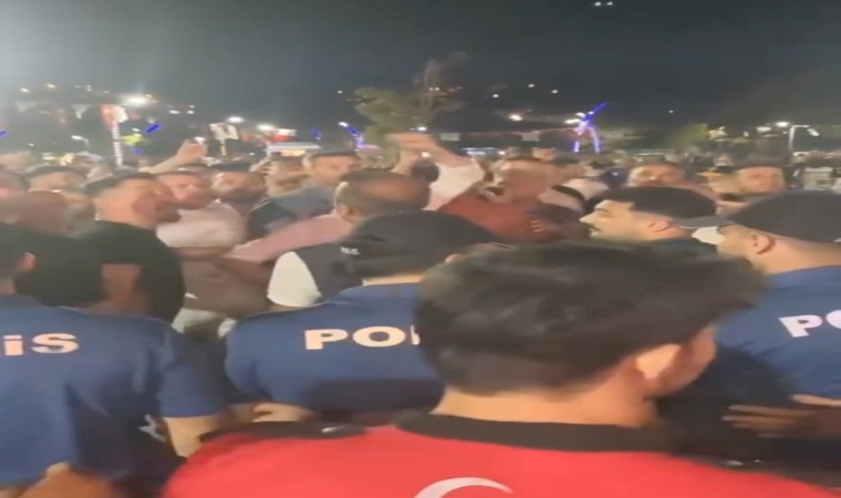 Beykoz Belediyesinin konserinde sanatçı Suavi protesto edildi