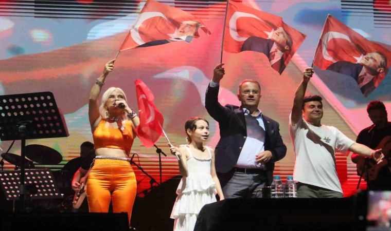 Beylikdüzünde 11inci Barış ve Sevgi festivali renkli görüntülere sahne oldu