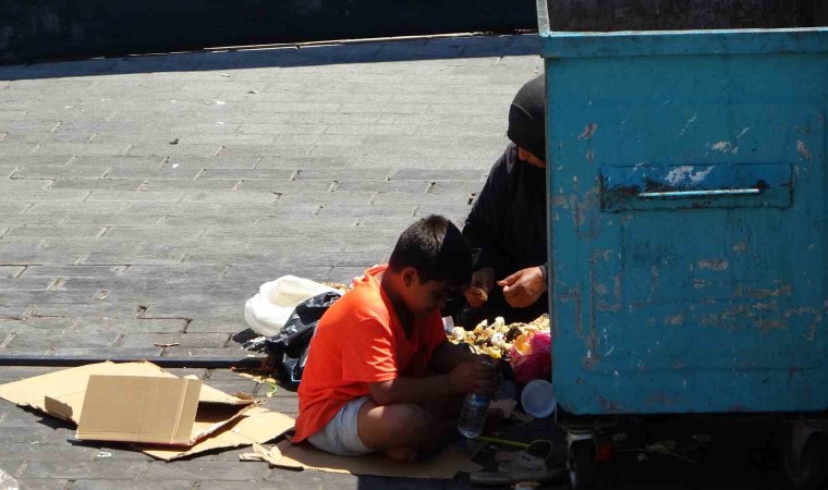 Beyoğlunda turistlerden aldığı parayı döviz bürosunda bozduran dilenci yakalandı