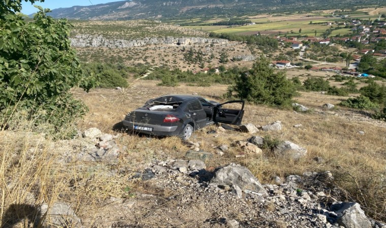 Bilecikte otomobil şarampole devrildi: 1 yaralı