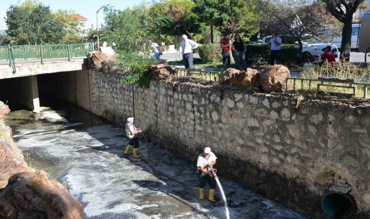 Bozüyükte açık kanal temizliği