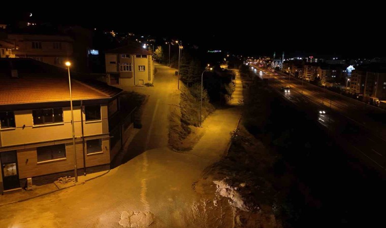 Bozüyükte karanlık sokaklar aydınlatıldı