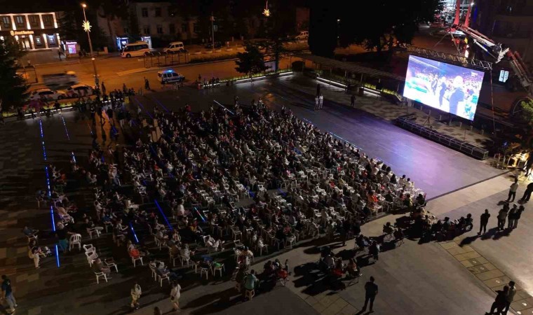 Bozüyükte yarı final heyecanı dev ekranda izlendi