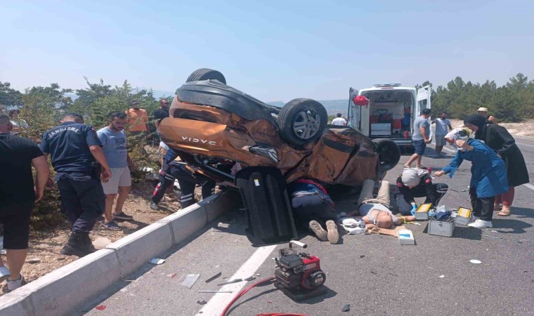 Burdurda otomobiller çarpıştı, takla atan araçtaki 2 kişi yaralandı