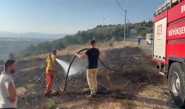 Bursada çıkan yangın ormanlık alana sıçramadan söndürüldü