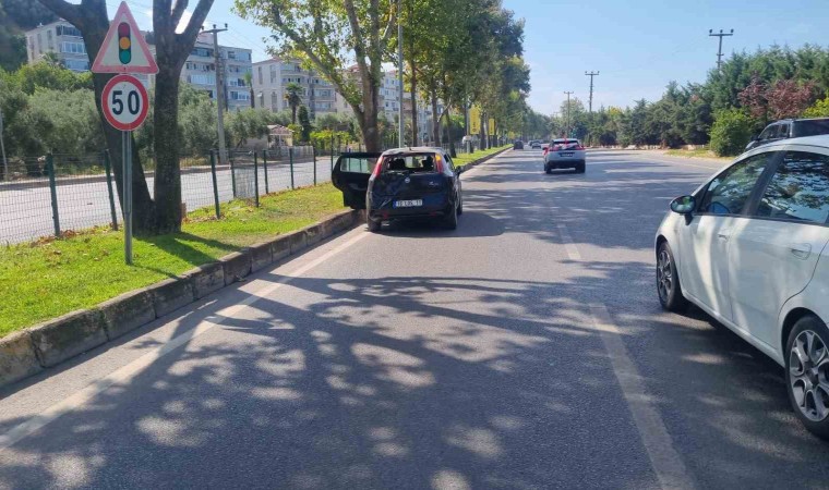 Bursada motosiklet ile otomobil çarpıştı: 2 yaralı