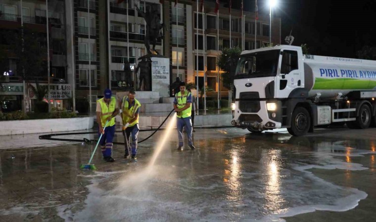 Büyükşehir İncirliovada temizlik çalışması gerçekleştirdi