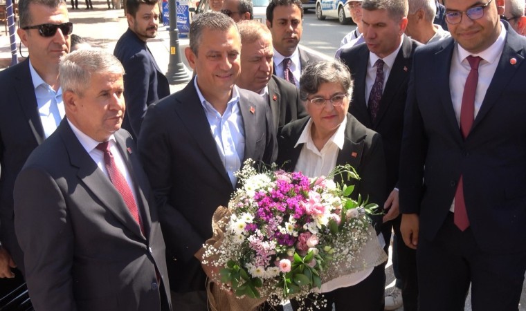 CHPli 21 belediye başkanı ve Genel Başkan Özgür Özel Burdurda