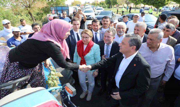 CHPli belediye başkanı eşini çiftçi diye tanıttı