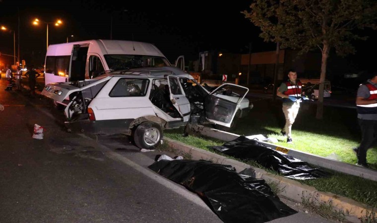 Denizlide işçi minibüsü ile otomobil çarpıştı: 2 ölü, 10 yaralı