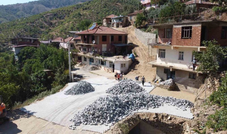 Derebaşı Mahallesindeki yol yapılıyor