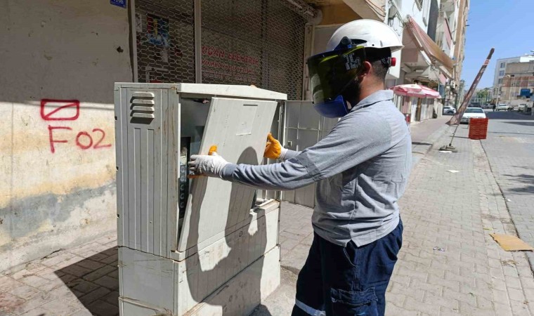 Dicle Elektrik Şanlıurfada 6 ayda kırılan 3 bin panoyu onardı