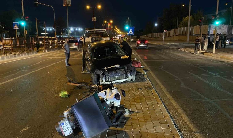 Diyarbakırda alkollü sürücünün çarptığı motokurye hayatını kaybetti