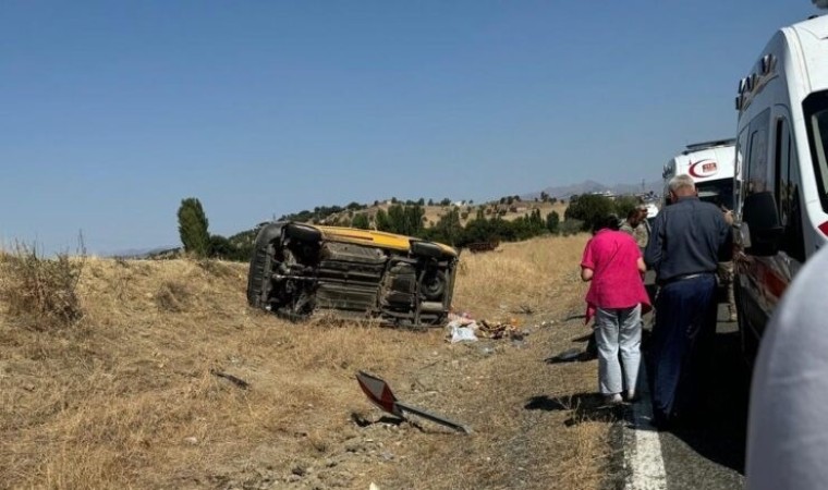 Diyarbakırda feci kaza: Sürücü öldü, 3ü ağır 5 kişi yaralandı