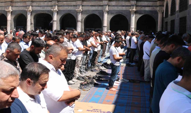 Diyarbakırda İsmail Haniye için gıyabi cenaze namazı kılındı