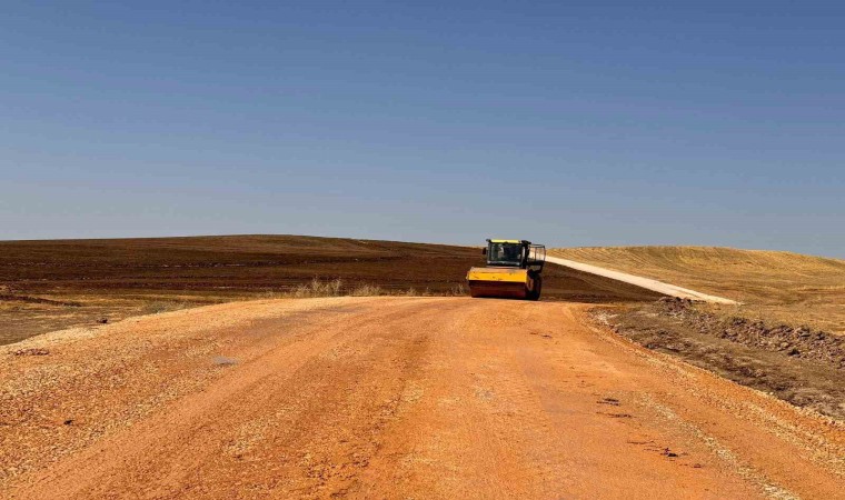 Diyarbakırın kırsal mahallelerinde yol çalışmaları sürüyor