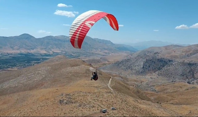 Doğanşehirde yamaç paraşütü etkinliği yapıldı