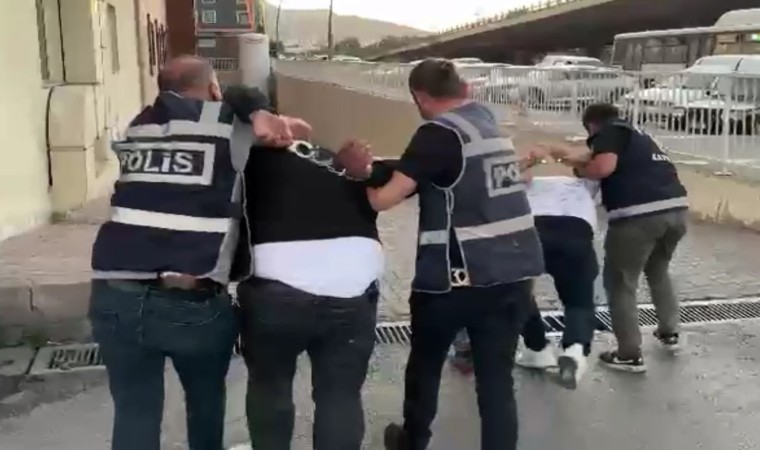 Dur ihtarına uymayıp kaçarken polise çarpan şahıslar yakalandı