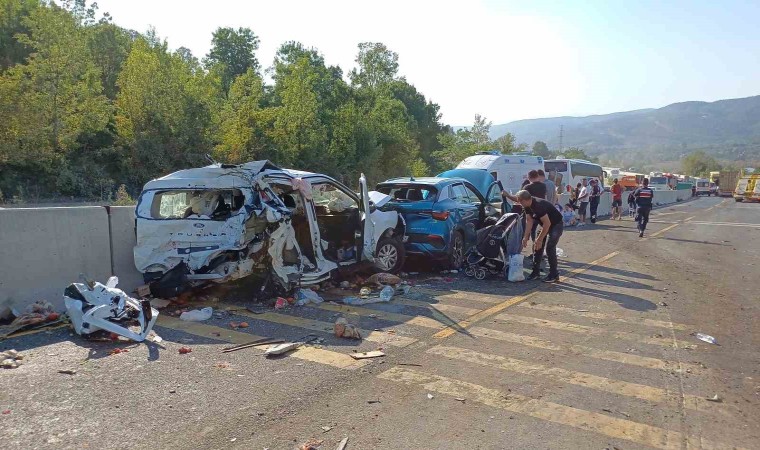 Düzcede feci kazada ölen ve yaralananların kimlikleri belli oldu