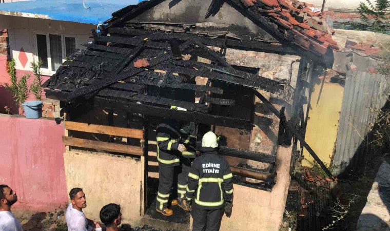 Edirnede çıkan yangında evi küle dönen kadın gözyaşlarına boğuldu