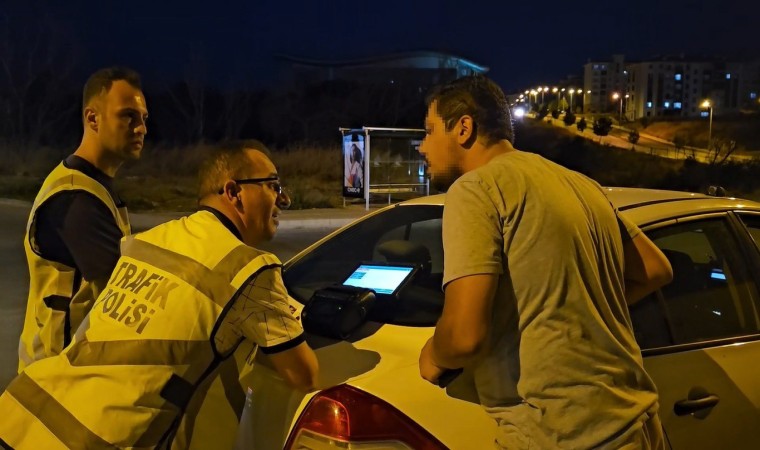 Edirnede “dur ihtarına” uymayan alkolü tır sürücüsü dakikalarca polise dil döktü ve ağladı