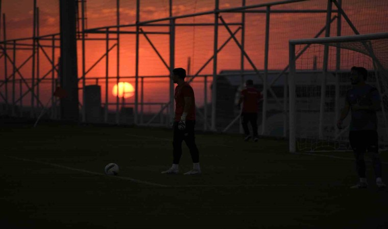 Erciyesin muhteşem atmosferinde sabah, akşam kamp yapıyorlar