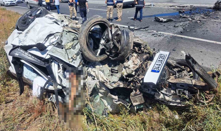 Erzincanda feci trafik kazası: 3 ölü, 4 yaralı