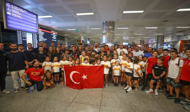 Ferhat Arıcan, İzmirde coşkuyla karşılandı