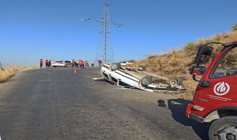 Freni boşalan otomobili durdurmak için yol kenarındaki toprak zemine sürdü