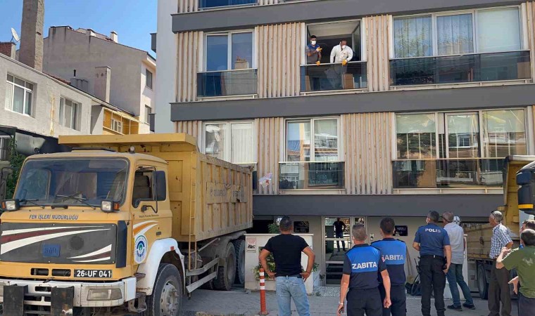 Geçen yıl 50 ton çöpten arındırılan evden 30 ton daha atık çıktı