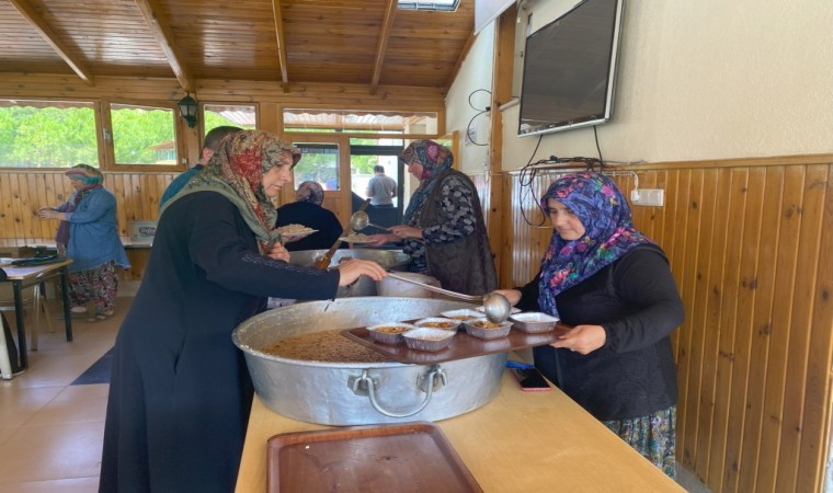 Gölpazarı Öğretmenevi Müdürlüğünden aşure ikramı