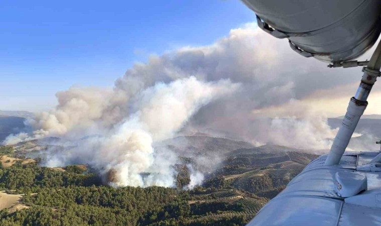 Gördesteki orman yangını sürüyor: 2 kırsal mahalle boşaltıldı