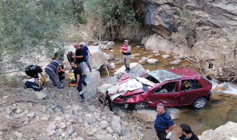 Gümüşhanede otomobil dereye yuvarlandı: 1 yaralı