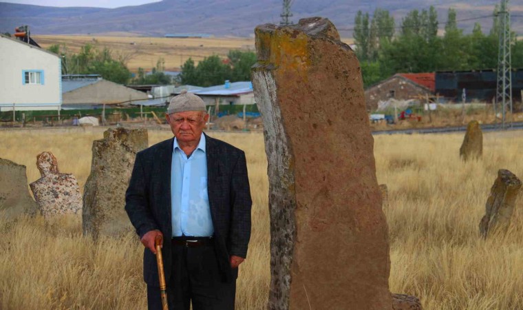 İki asırlık sahipsiz mezarlar sırrını koruyor