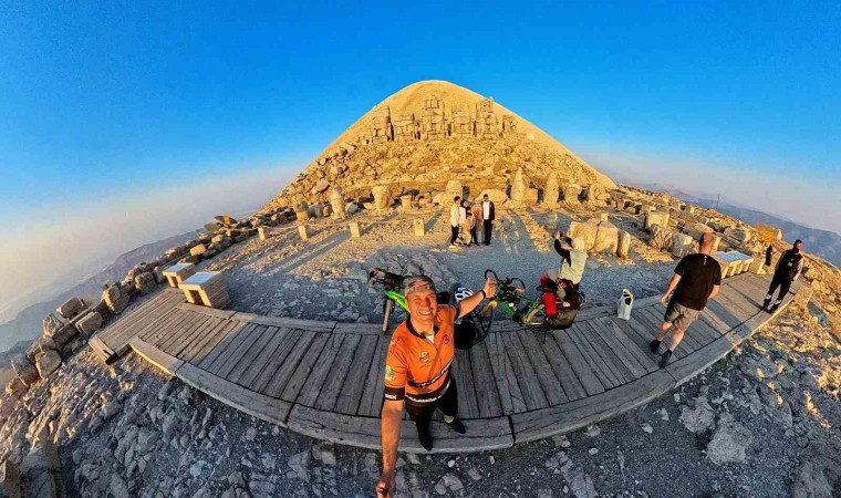 İki öğretmen bisikletle 5 günde 450 kilometre yol yaptı: Nemrut ve Göbeklitepeye bisiklet ile ulaştı