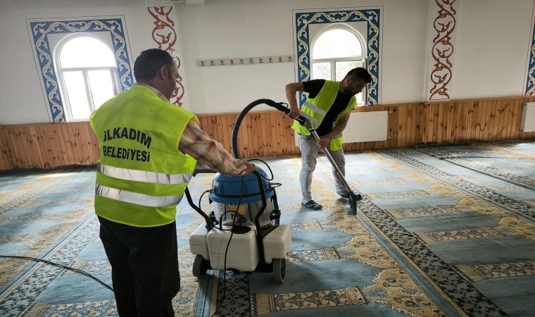 İlkadımda her gün bir cami temizleniyor