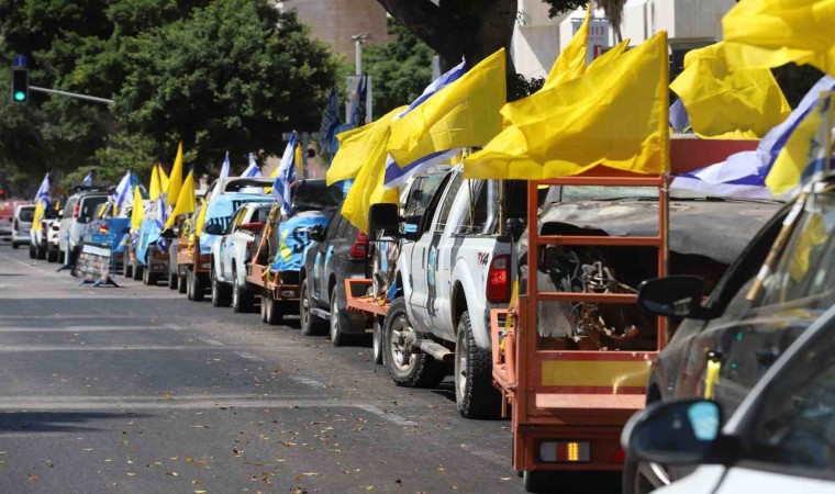 İsrailde esir yakınlarından konvoylu protesto