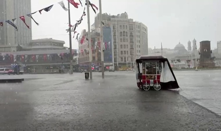 İstanbulda sağanak yağış etkili oluyor