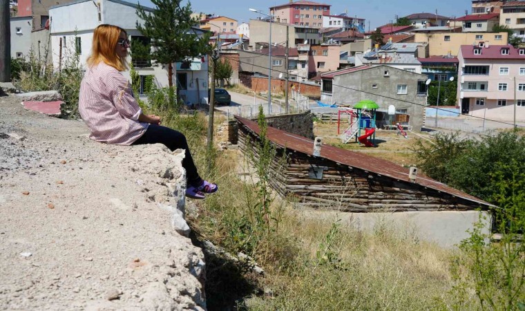 İstinat duvarı yapılmasını isteyen mahalle sakinlerinden belediyeye sert tepki: Burası mahrumiyet bölgesi mi?