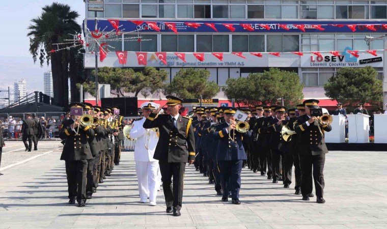 İzmirde 30 Ağustos Zafer Bayramı coşkuyla kutlandı