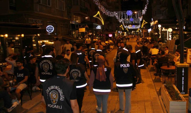 İzmitte 2 günde 958 şahıs ve 45 araç polis kontrolünden geçti