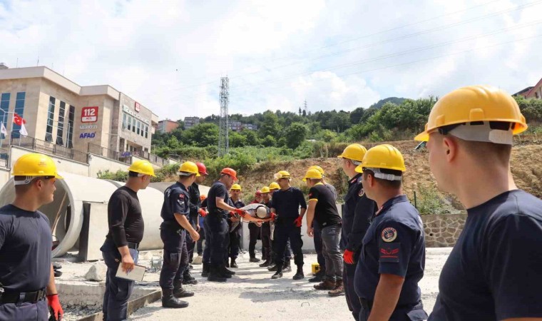 Jandarma personeline depremde arama kurtarma eğitimi verildi