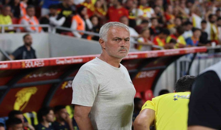 Jose Mourinhodan Göztepe maçında çift forvet