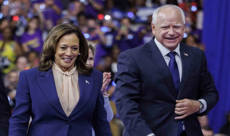 Kamala Harris başkan yardımcısı adayı Tim Walz ile ilk seçim mitingini yaptı